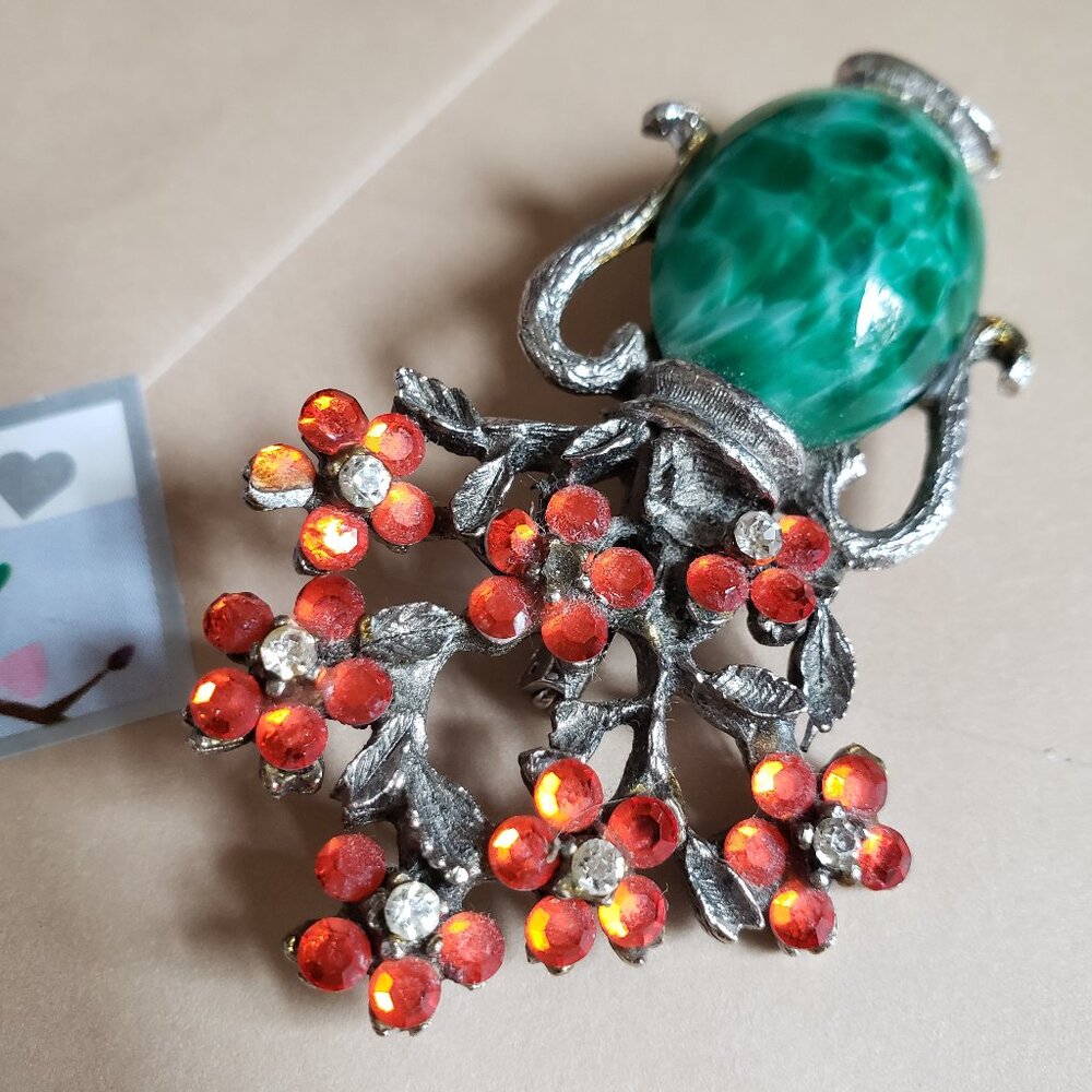 CUTE VINTAGE BROOCH